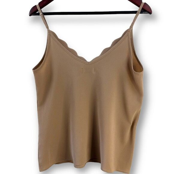 Space 46 tan scalloped v-neck cami size M - Picture 2 of 7